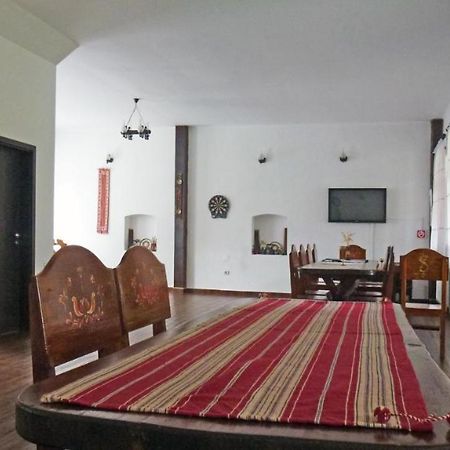ホテル Sura Pietrei Craiului Zărneşti エクステリア 写真